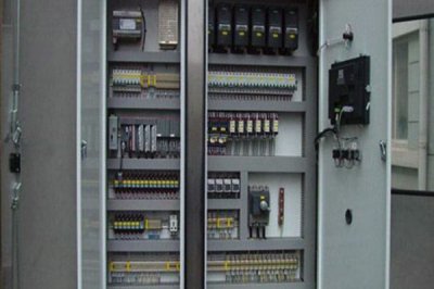 PLC控制柜跟传统控制柜相比，有什么优势
